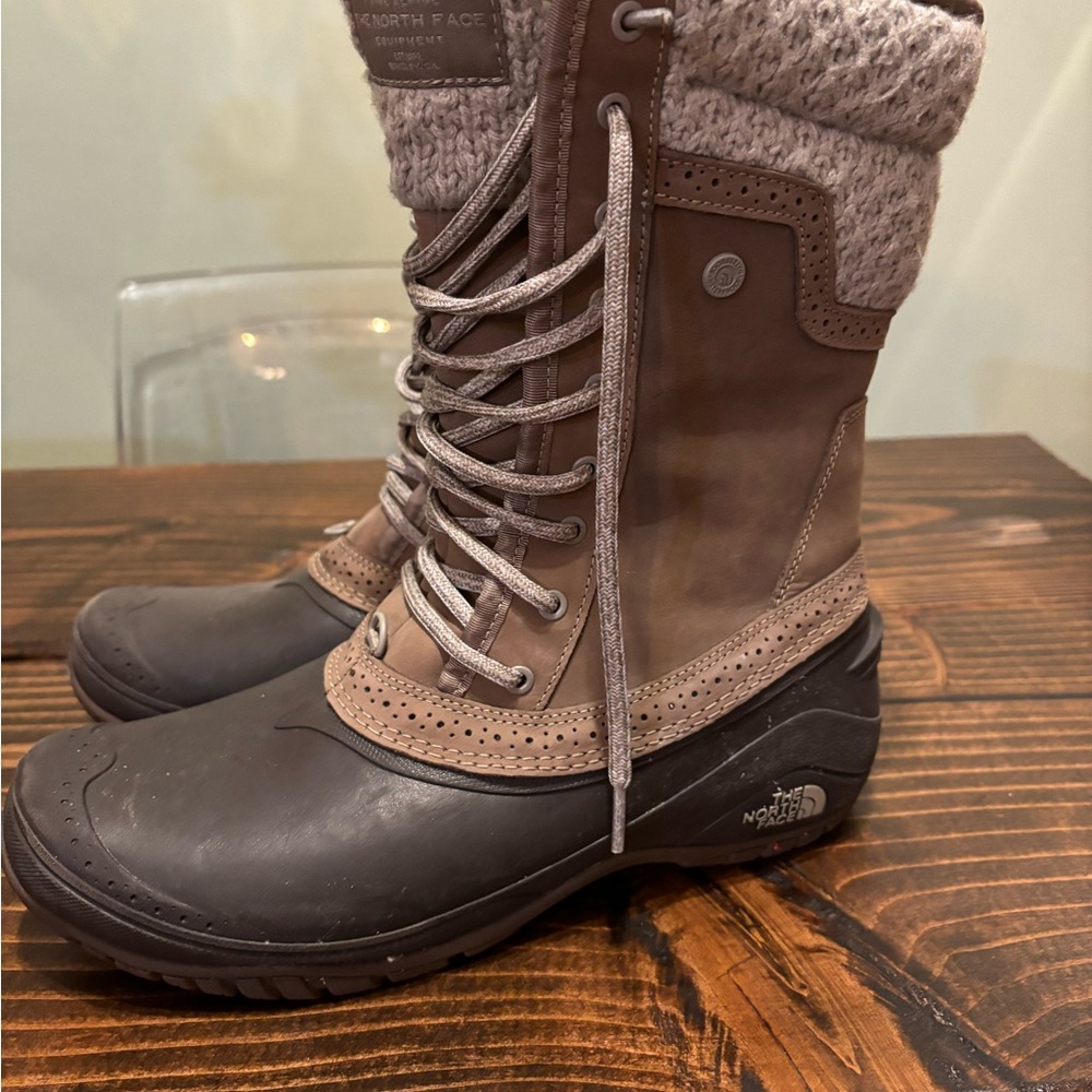 Women’s north face winter boot